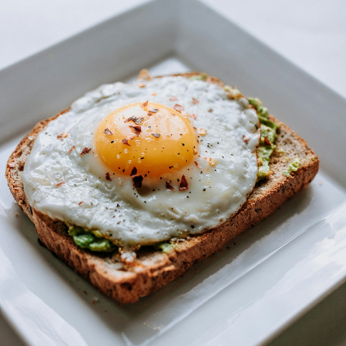 Avokadolu Tost
